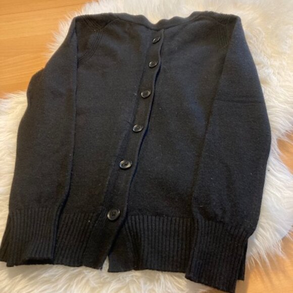 Banana Republic V neck, button back sweater, size small - Picture 6 of 6